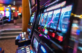 Antarmuka platform topeng toto menampilkan kategori sportsbook, kasino langsung, slot, dan arcade